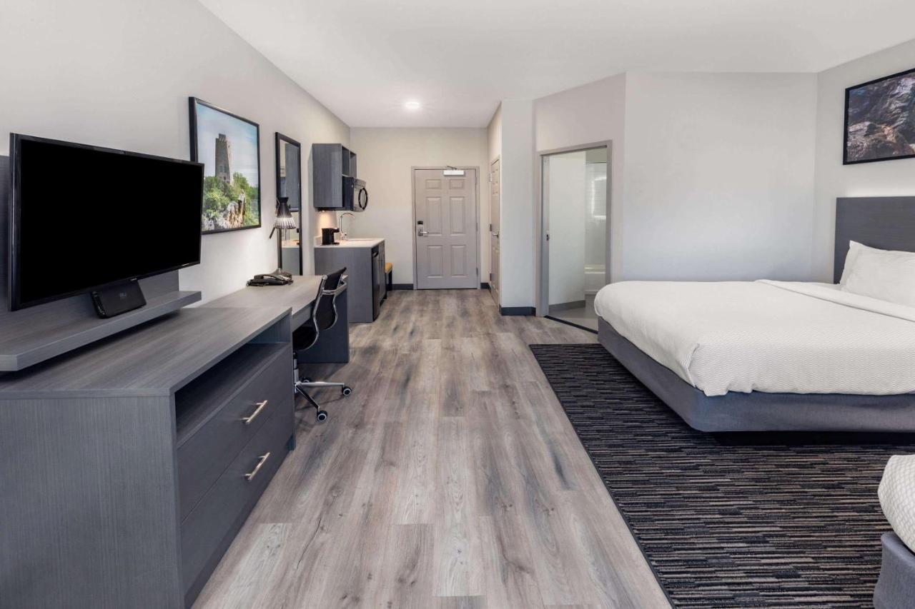 La Quinta Inn & Suites By Wyndham Ardmore Bagian luar foto