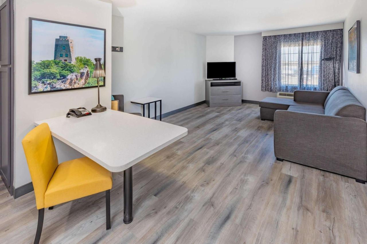 La Quinta Inn & Suites By Wyndham Ardmore Bagian luar foto